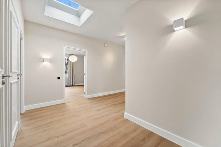 Renovated villa near the sea - Image 18