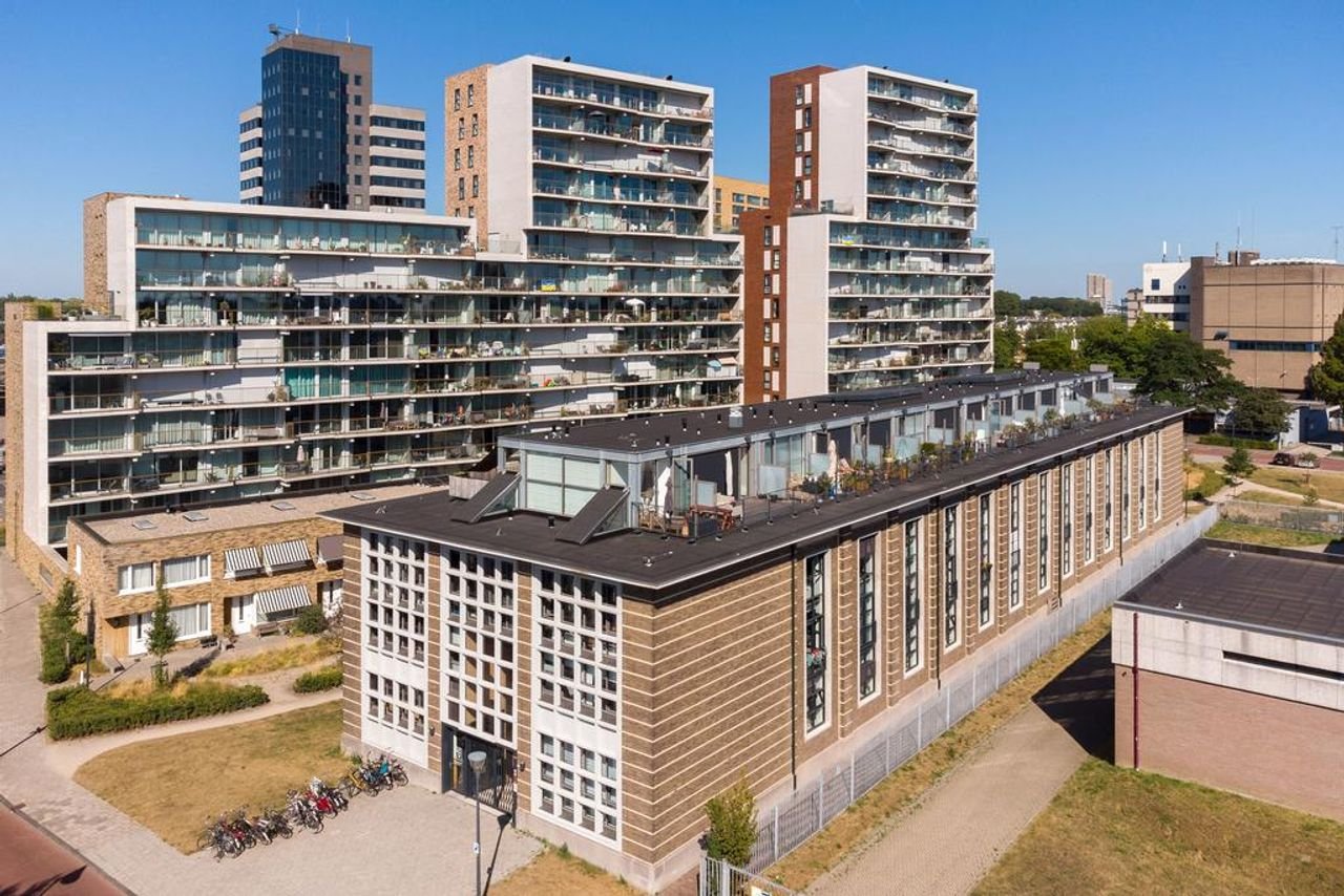 Industrial loft (131 m²) with roof terrace - Image 1