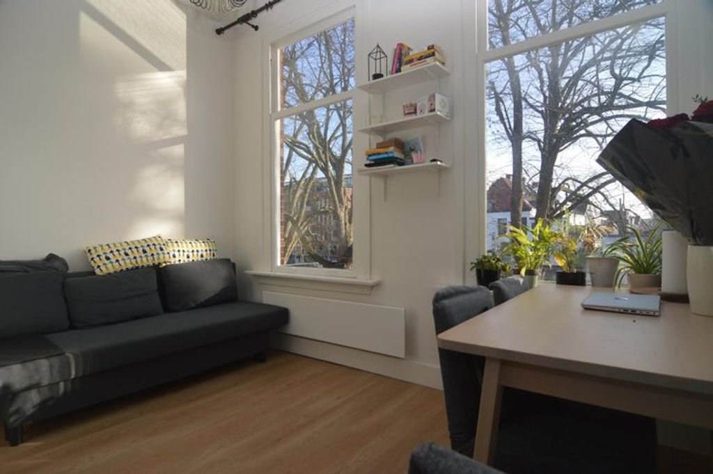 Moderne studio met uitzicht op de singel - Afbeelding 1