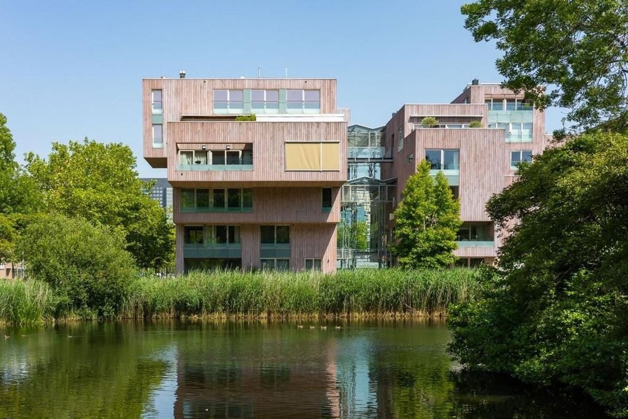 Royaal wonen met terras in Crystal Court - Afbeelding 1