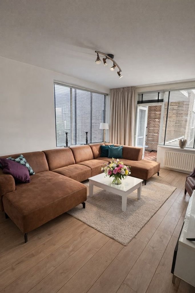 Licht hoekappartement met zonnig balkon - Afbeelding 1