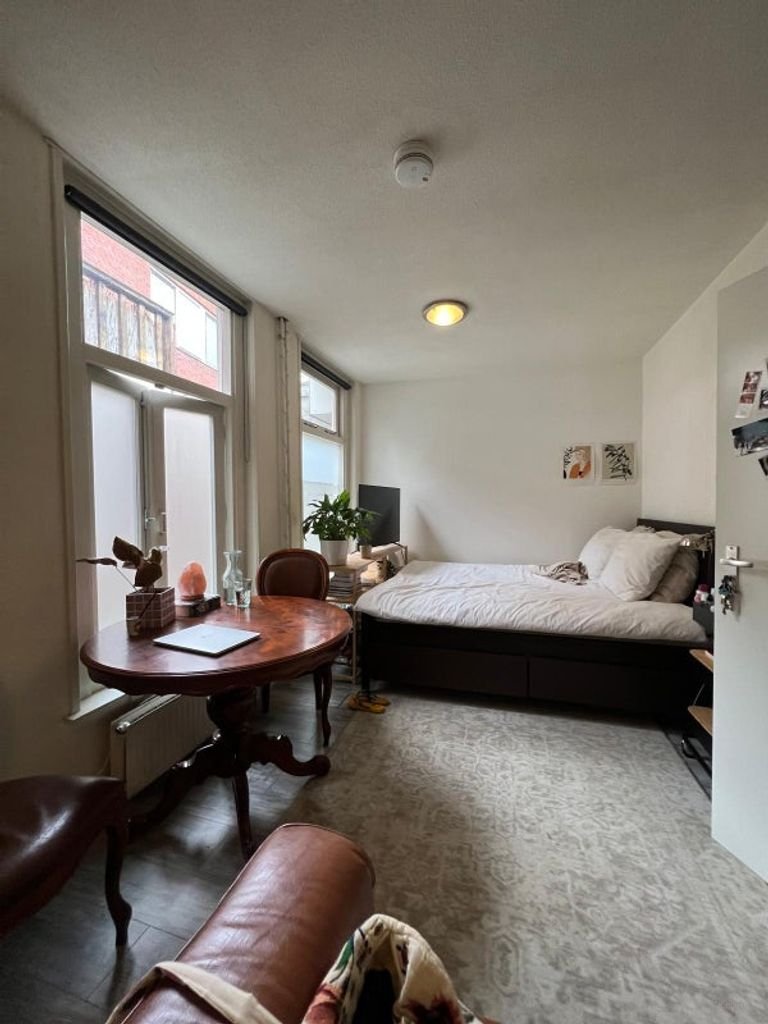 Bright room (15m²) at the Rademarkt - Image 1