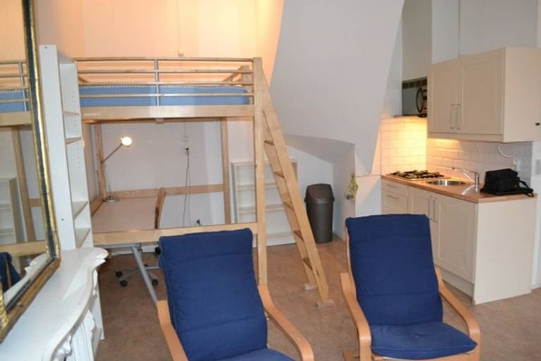 Furnished studio on the Nieuwe Ebbingestraat - Image 6