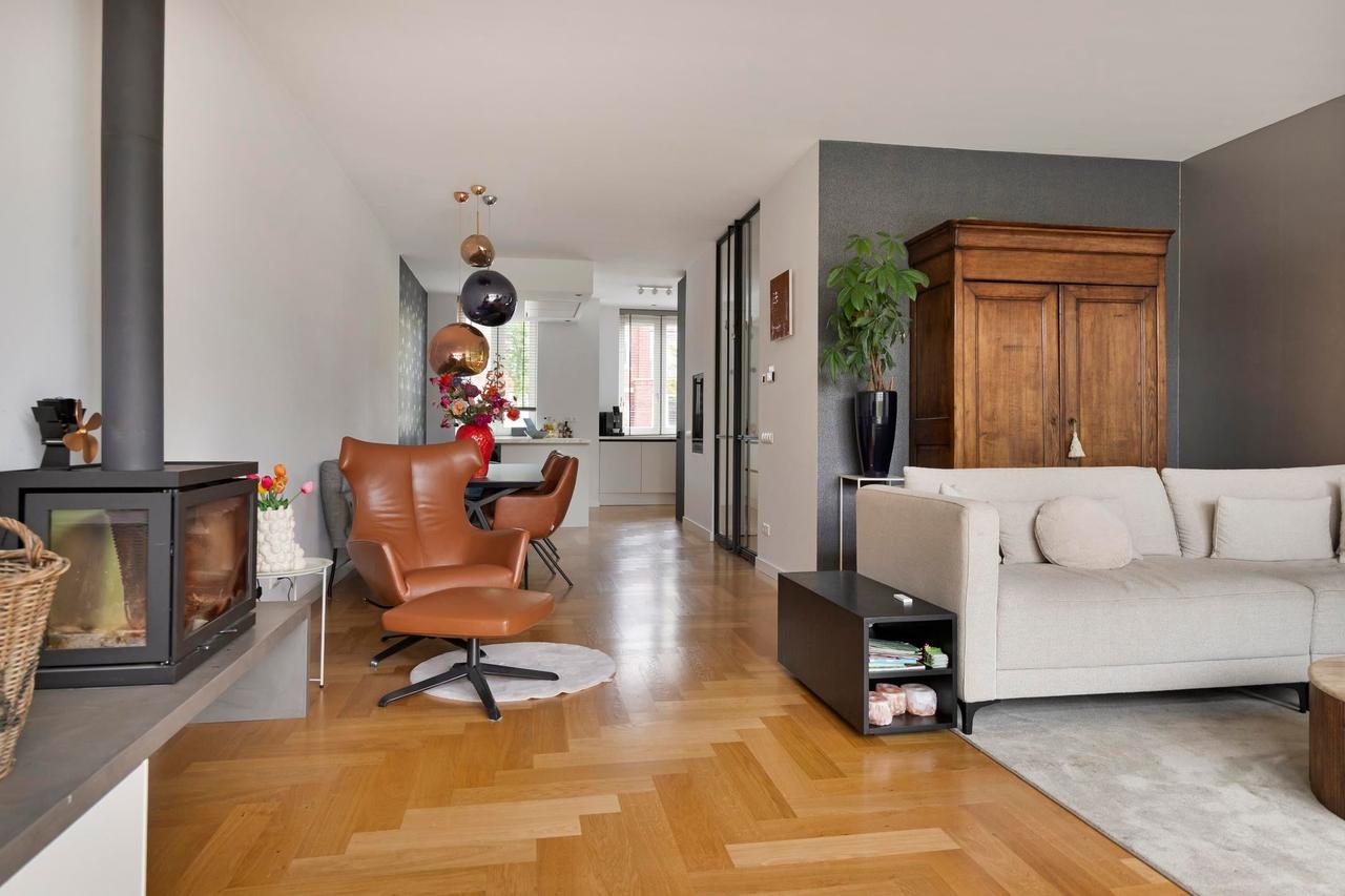 Furnished house with garden and garage - Image 3