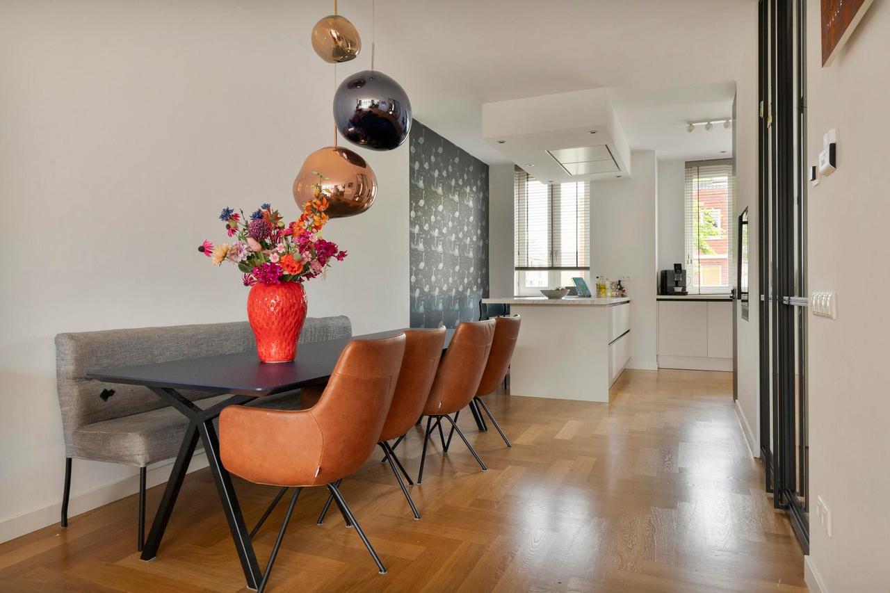 Furnished house with garden and garage - Image 4