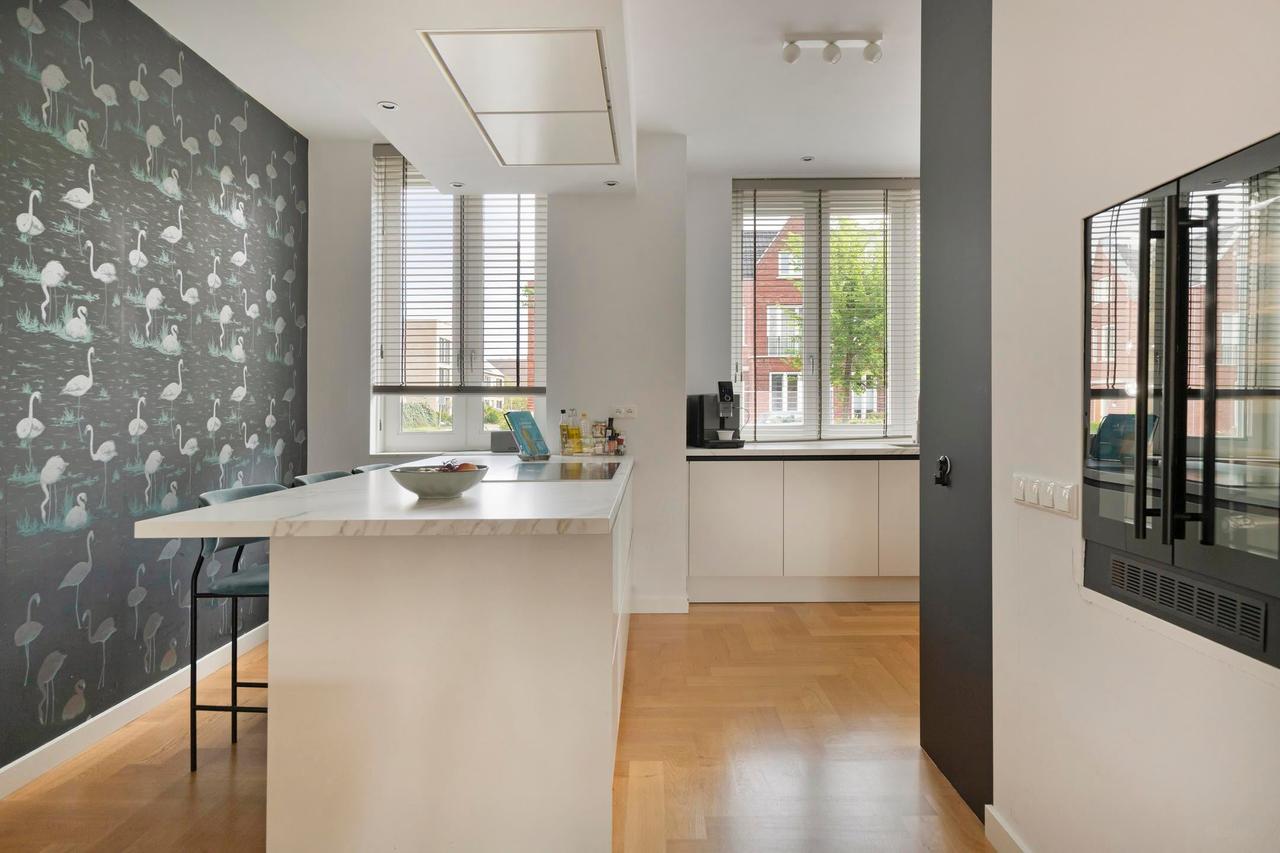 Furnished house with garden and garage - Image 5