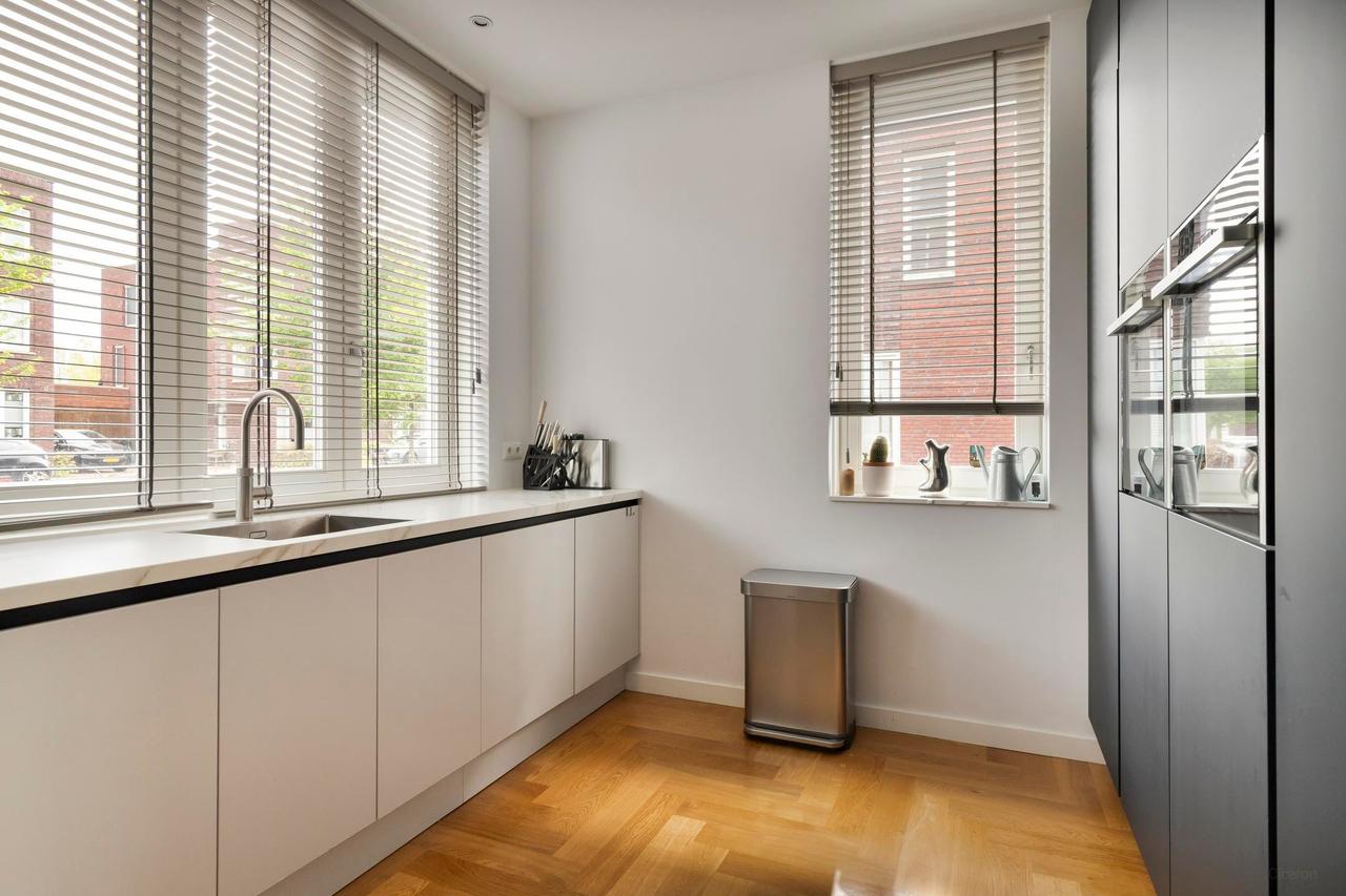 Furnished house with garden and garage - Image 6