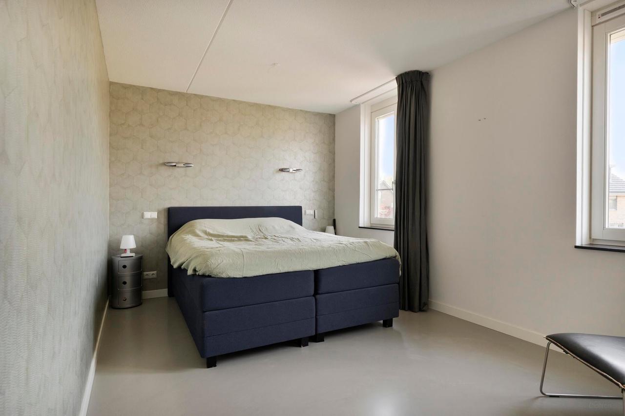 Furnished house with garden and garage - Image 10