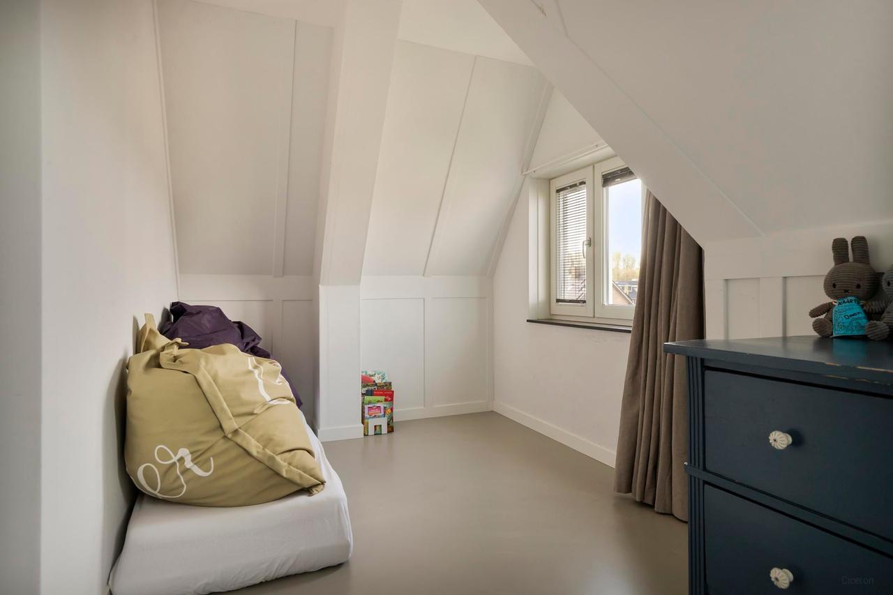 Furnished house with garden and garage - Image 15