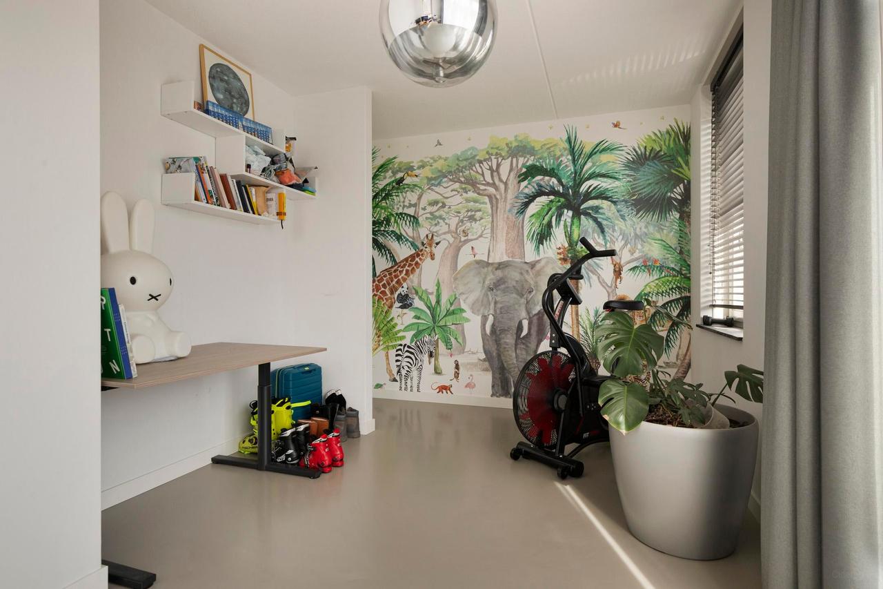 Furnished house with garden and garage - Image 19