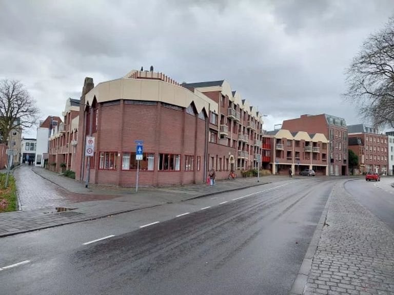 Studentenstudio bij station en park - Afbeelding 1