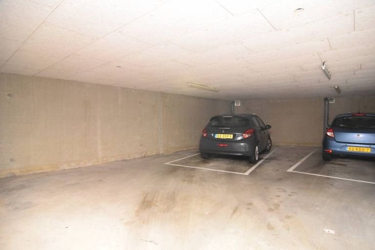 Apartment with parking space and scenic views - Image 14