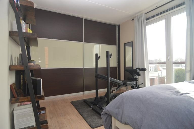 Apartment with parking space and scenic views - Image 9