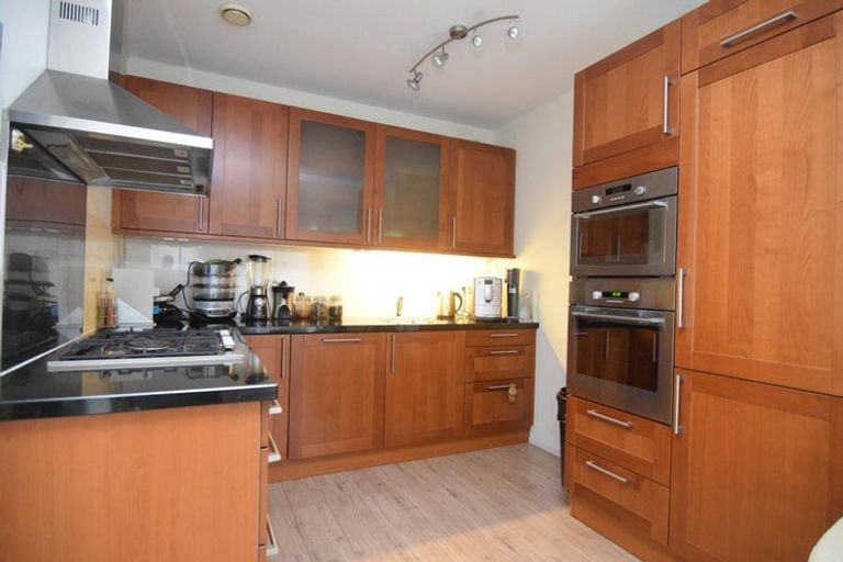 Apartment with parking space and scenic views - Image 7