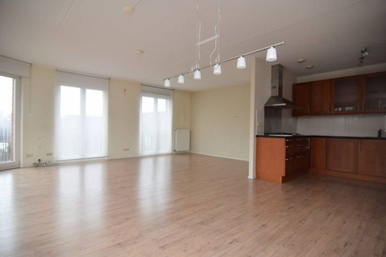 Apartment with parking space and scenic views - Image 6