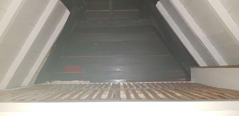 Room with sleeping loft and private kitchen in the heart of the city - Image 5