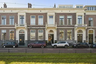 Monumentale topetage aan de gracht