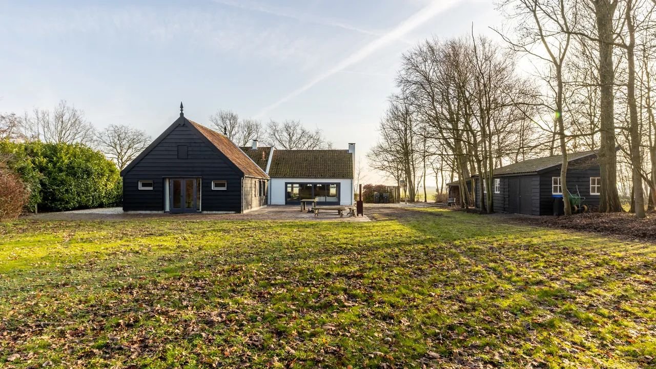 Detached living between forest and dunes - Image 25