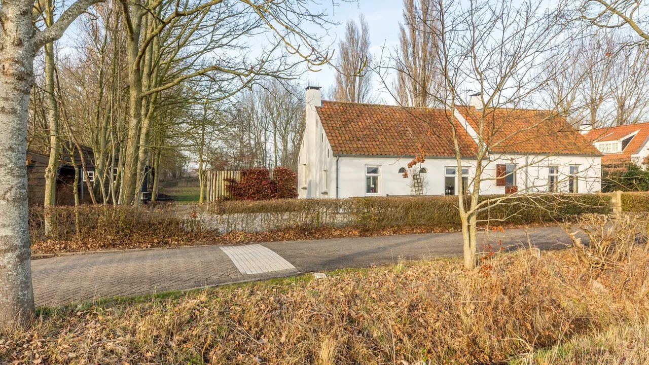 Detached living between forest and dunes - Image 23