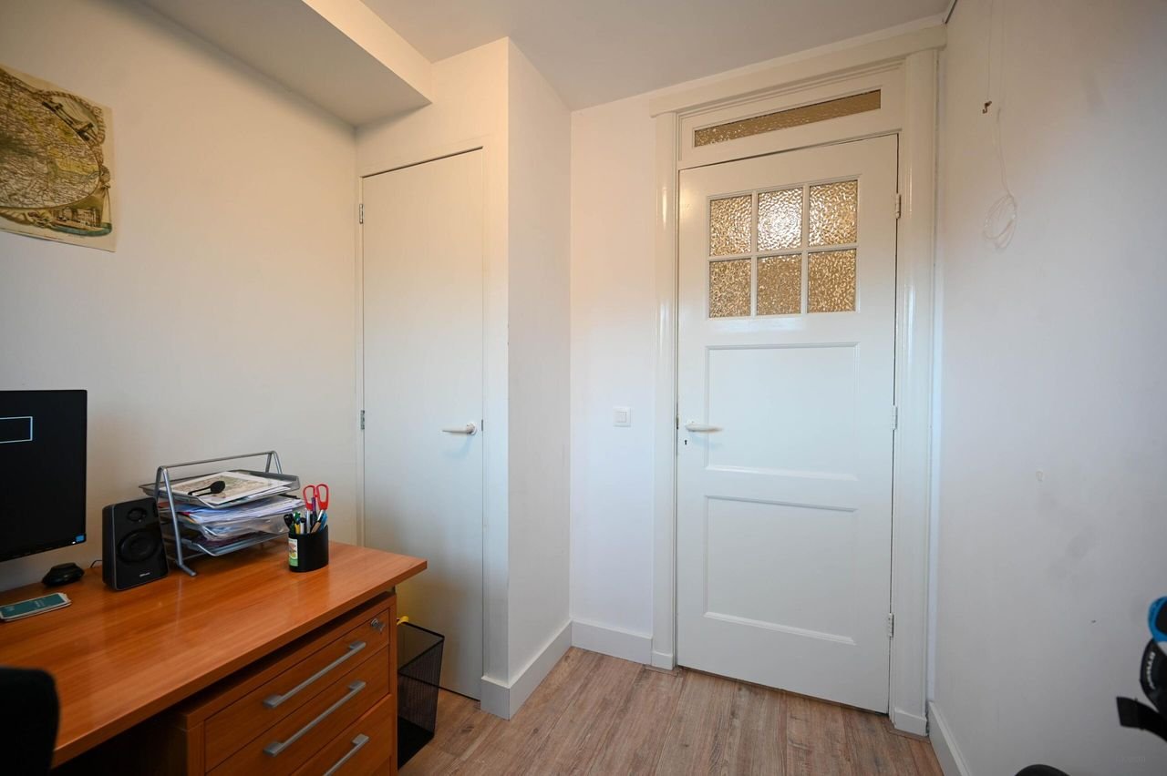 Bright 2-bedroom apartment in Blijdorp - Image 9