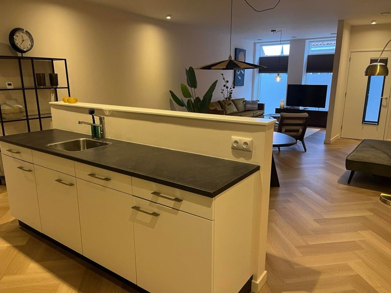 Gemeubileerd appartement met balkon - Afbeelding 3