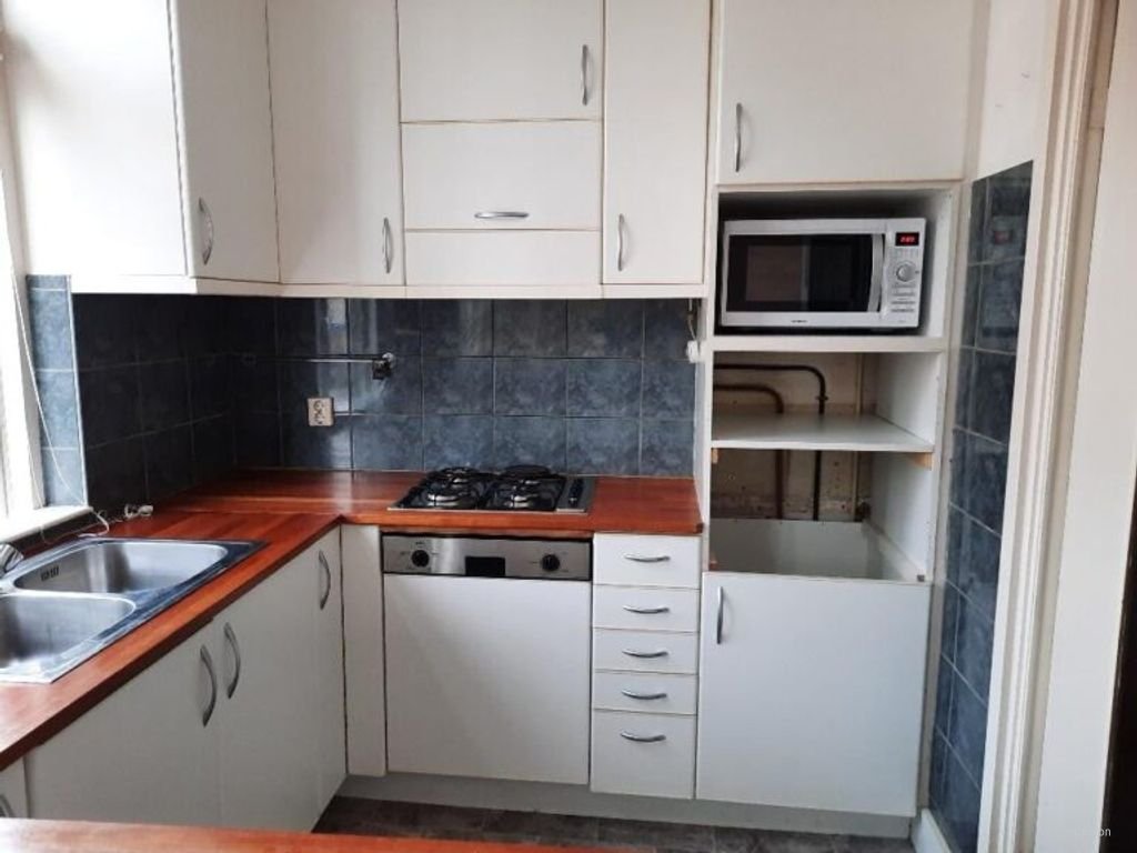 Upper-floor apartment in Nijmegen-Oost with sunny balcony - Image 3