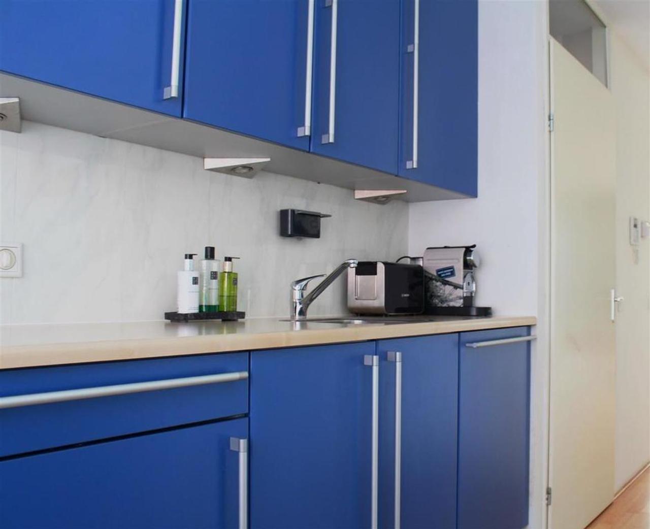 Bright 2-Bedroom Duplex with Balcony - Image 9