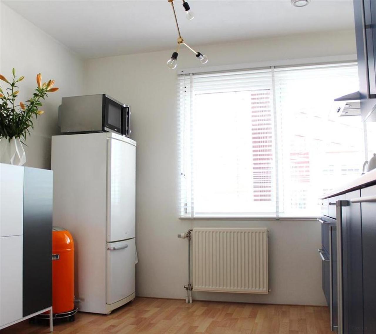 Bright 2-Bedroom Duplex with Balcony - Image 11