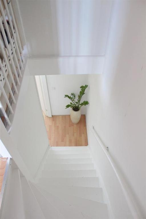 Bright 2-Bedroom Duplex with Balcony - Image 14