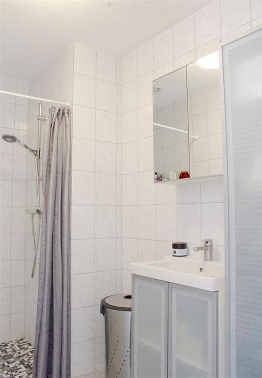 Bright 2-Bedroom Duplex with Balcony - Image 17