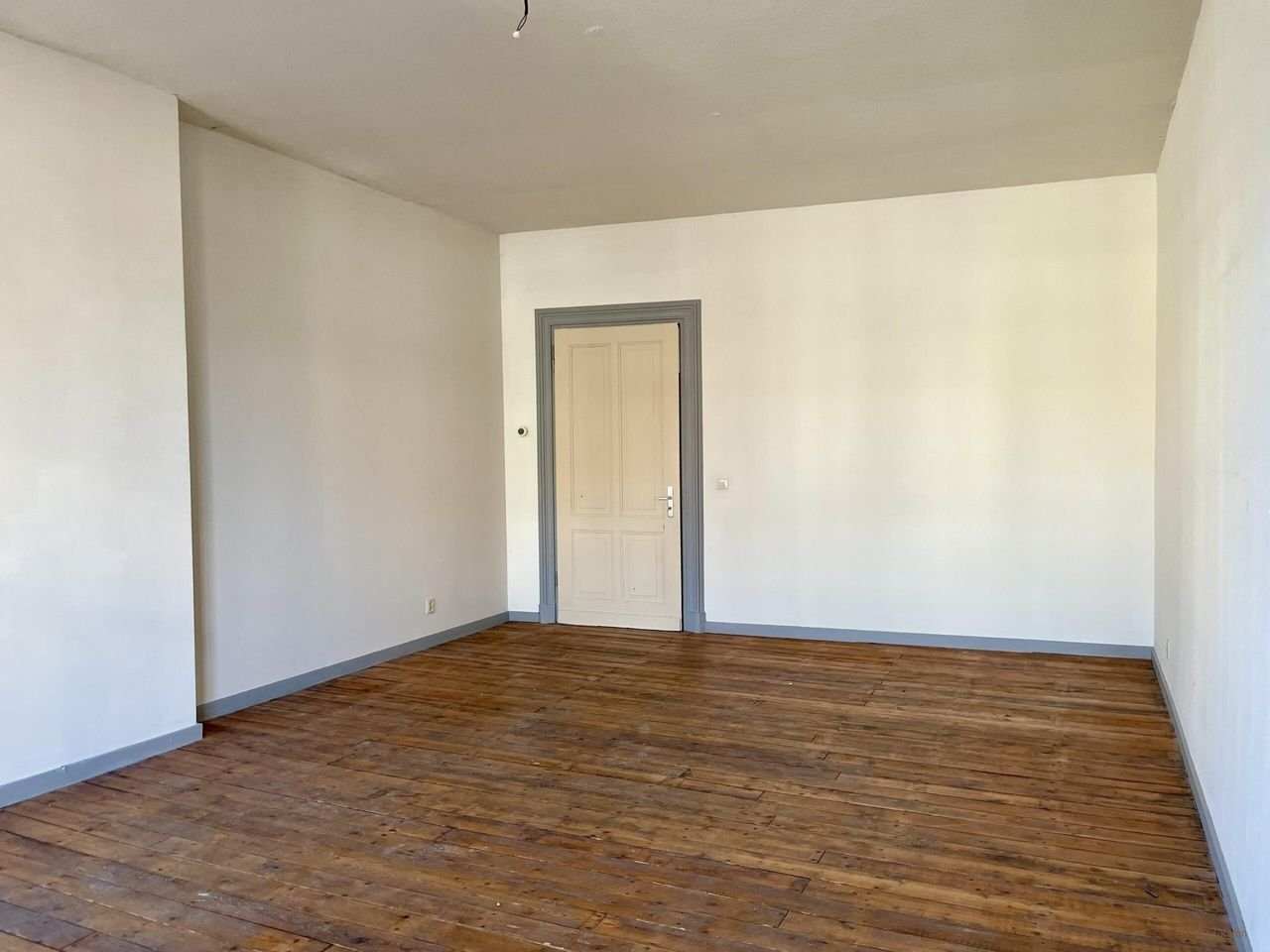 Characteristic living on the Parade - Image 3