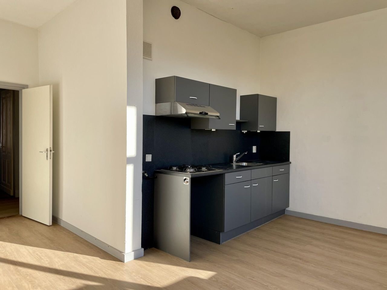 Characteristic living on the Parade - Image 6