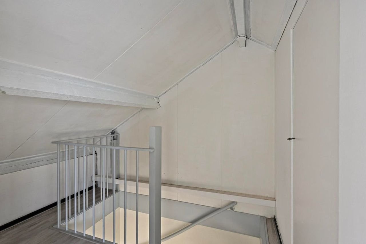 Furnished four-bedroom house with south-facing garden - Image 20