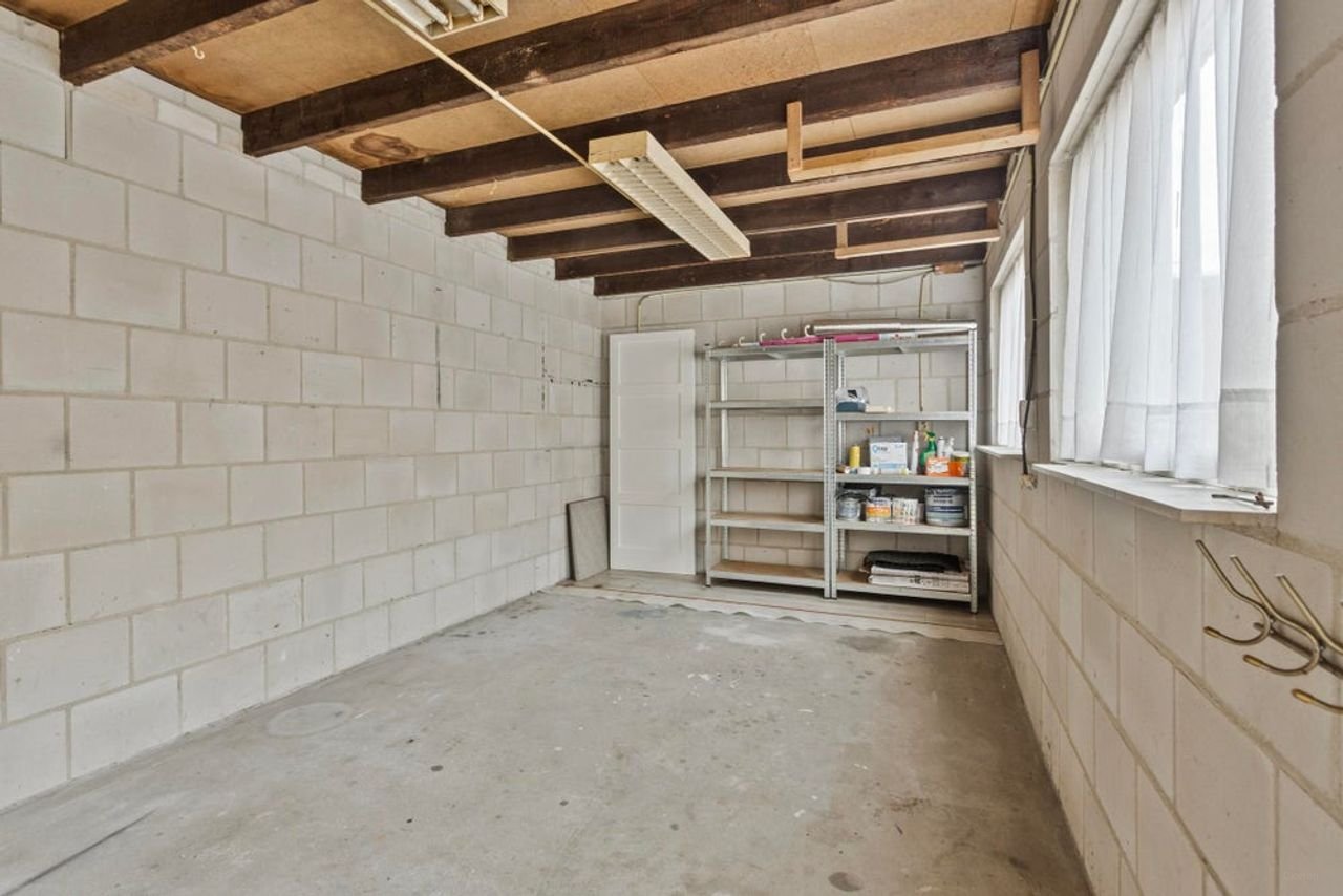 Furnished four-bedroom house with south-facing garden - Image 27