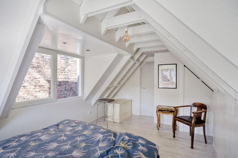 Furnished upper-floor apartment with roof terrace - Image 21