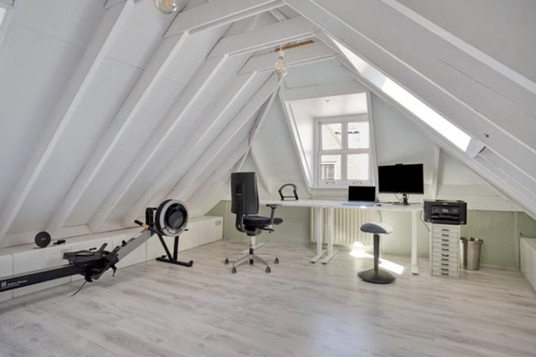 Furnished upper-floor apartment with roof terrace - Image 25