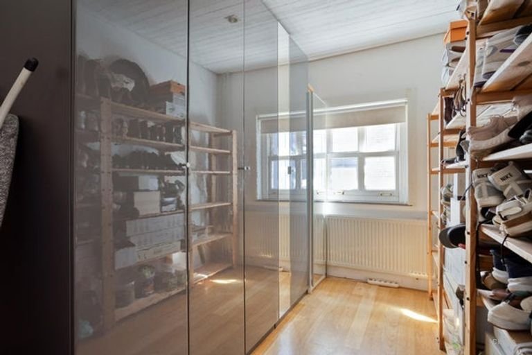 Furnished upper-floor apartment with roof terrace - Image 13