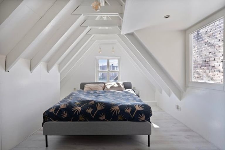 Furnished upper-floor apartment with roof terrace - Image 20