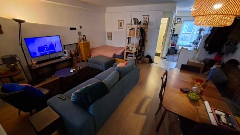 Ground-floor studio with large covered terrace - Image 7