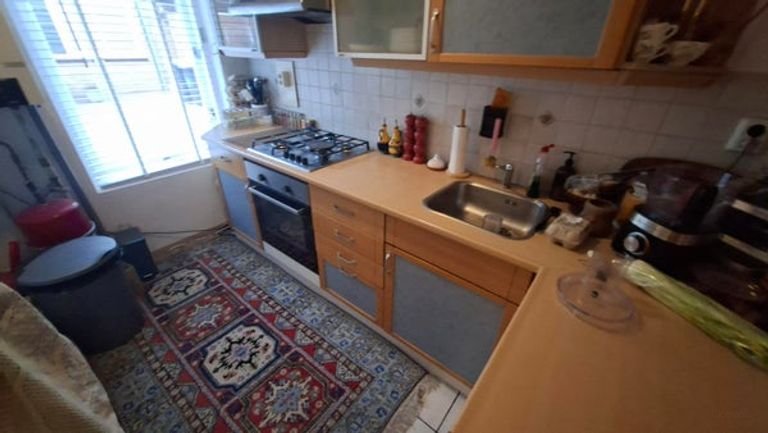 Ground-floor studio with large covered terrace - Image 4