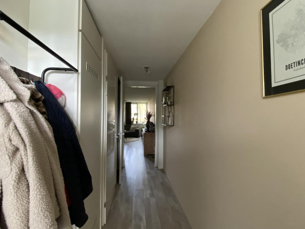 69 m² ground-floor apartment with terrace - Image 2