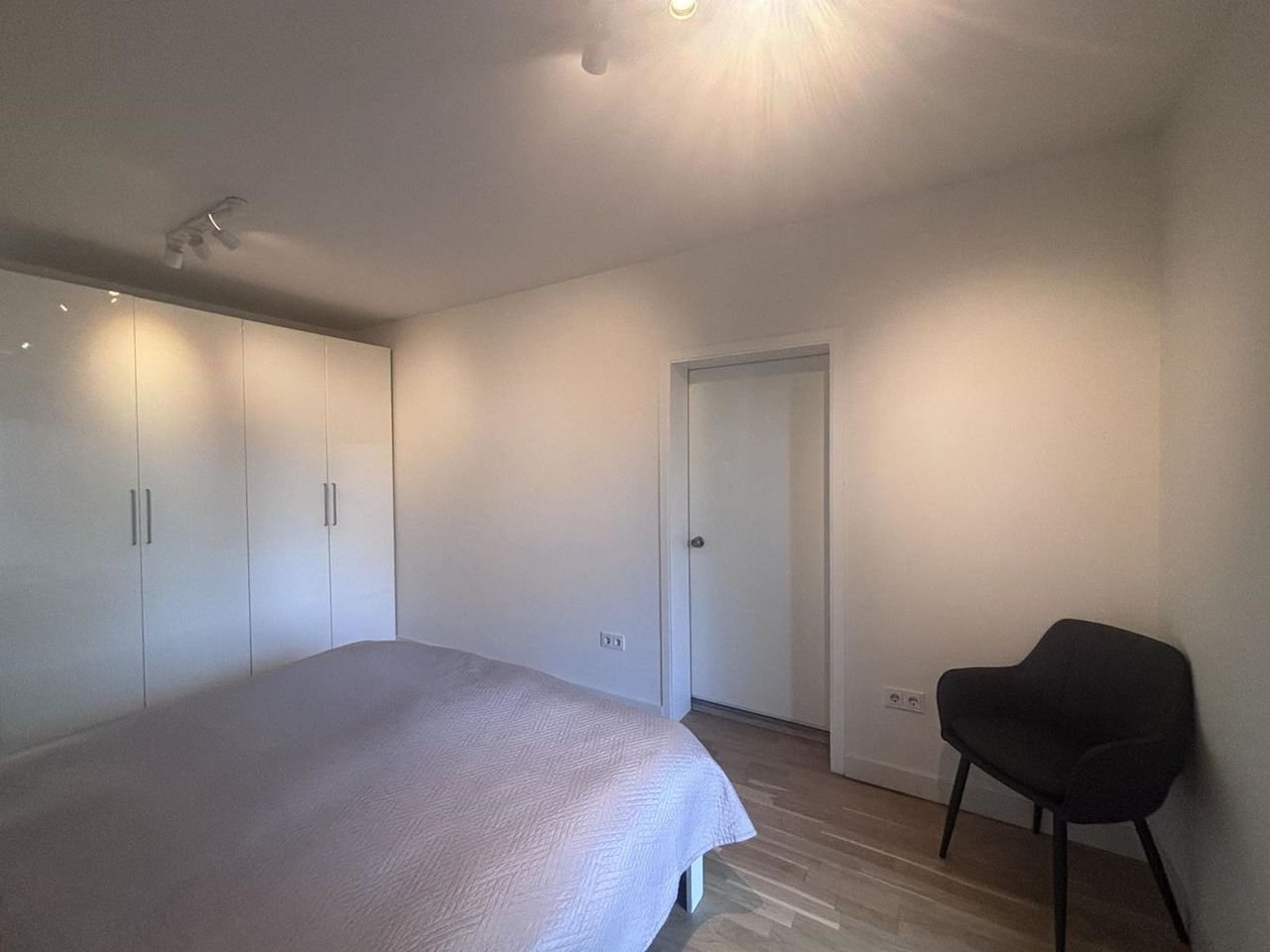 Gemeubileerd appartement met balkon in Villapark - Afbeelding 12