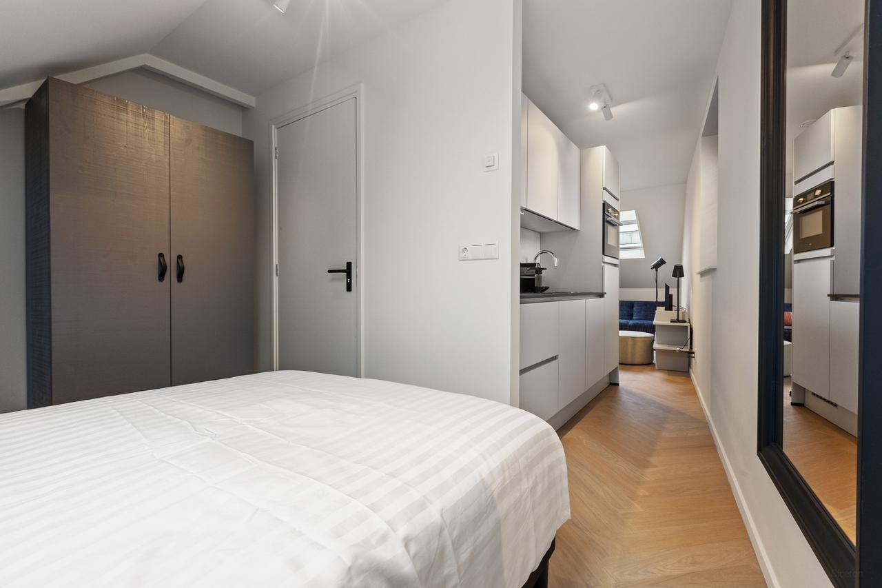Furnished 1-bedroom apartment in city center - Image 10