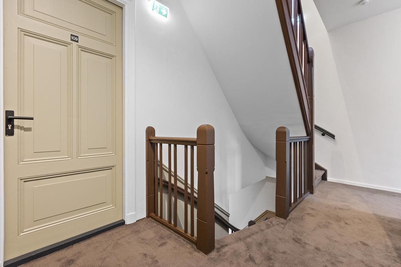 Furnished 1-bedroom apartment in city center - Image 11