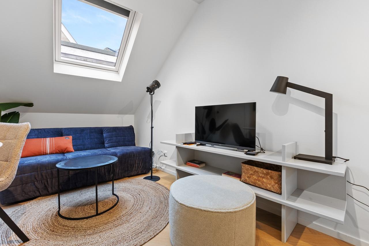Furnished 1-bedroom apartment in city center - Image 1