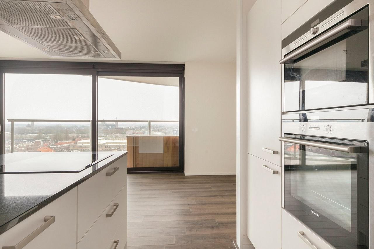 Spacious apartment (105 m²) with kitchen island - Image 9