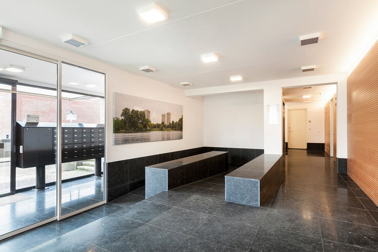 Spacious apartment (105 m²) with kitchen island - Image 18