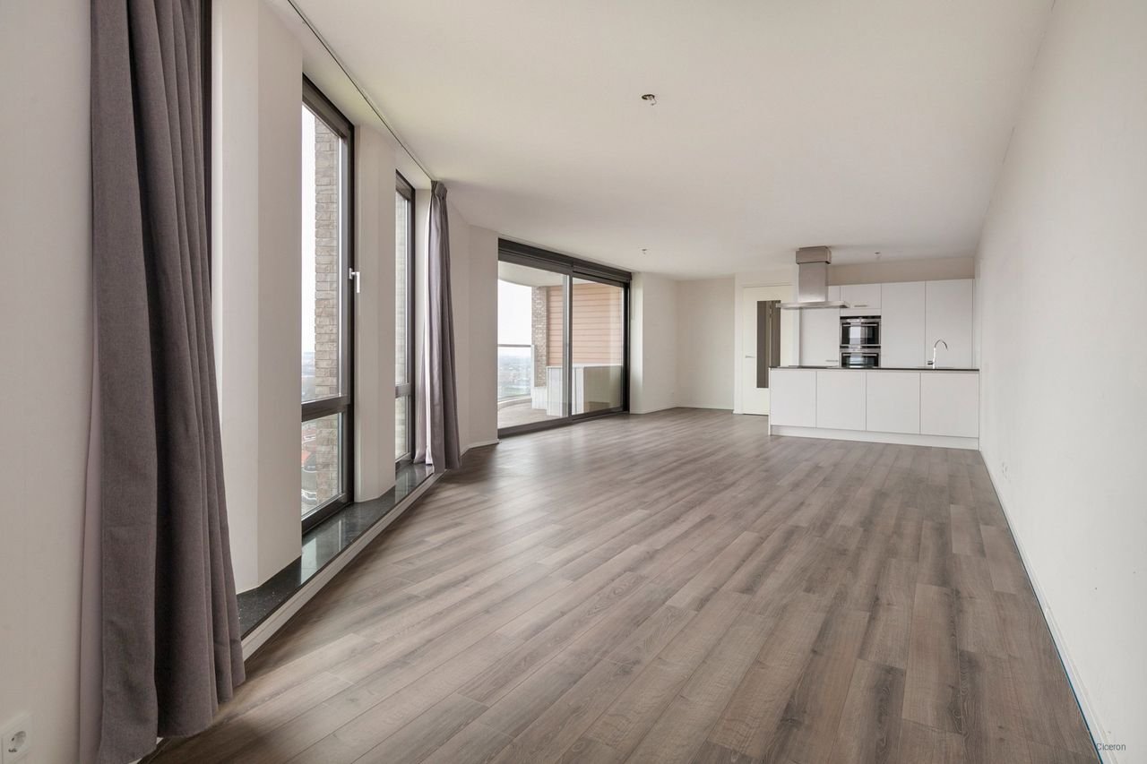 Spacious apartment (105 m²) with kitchen island - Image 6