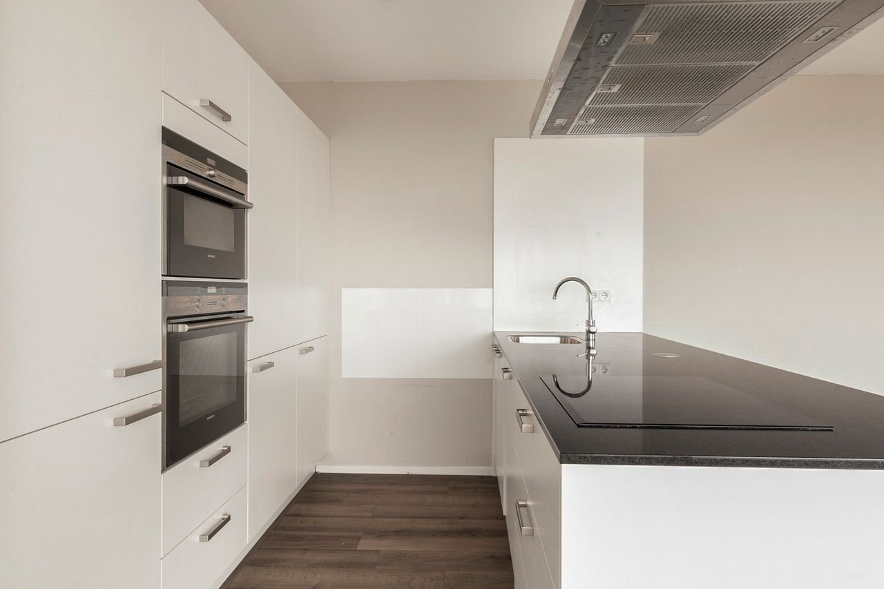 Spacious apartment (105 m²) with kitchen island - Image 11