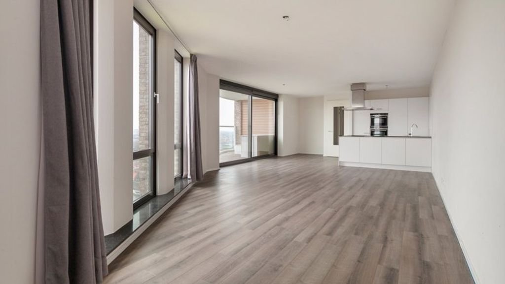 Spacious apartment (105 m²) with kitchen island - Image 2